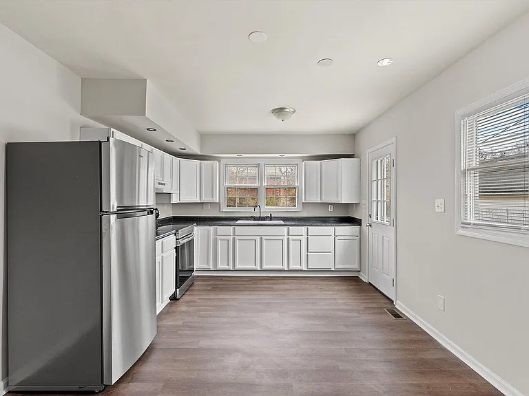 1019 Liberty Rd — Photo 3