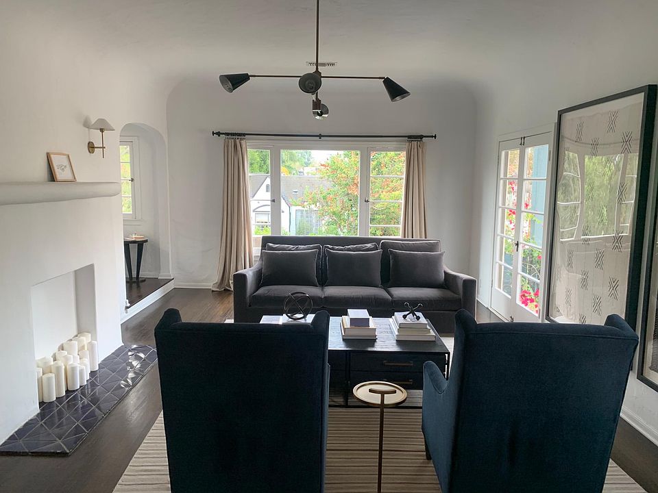 Living Room w Balcony and Reading Nook