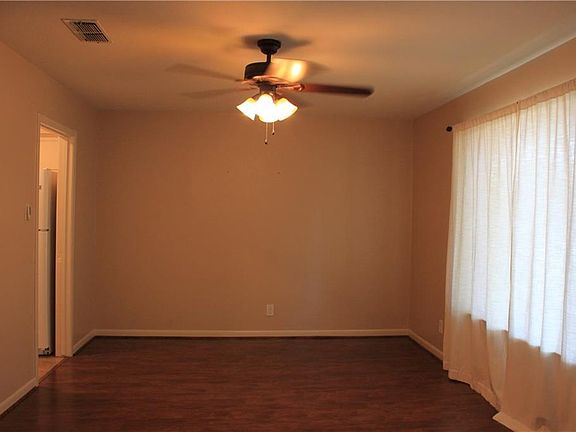 2nd image of 100 Villanova Ct