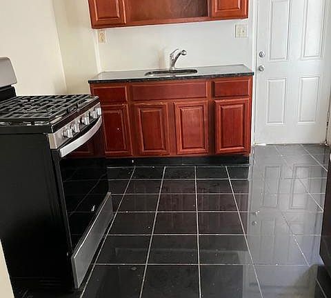 2nd image of 3245 N Hope St
