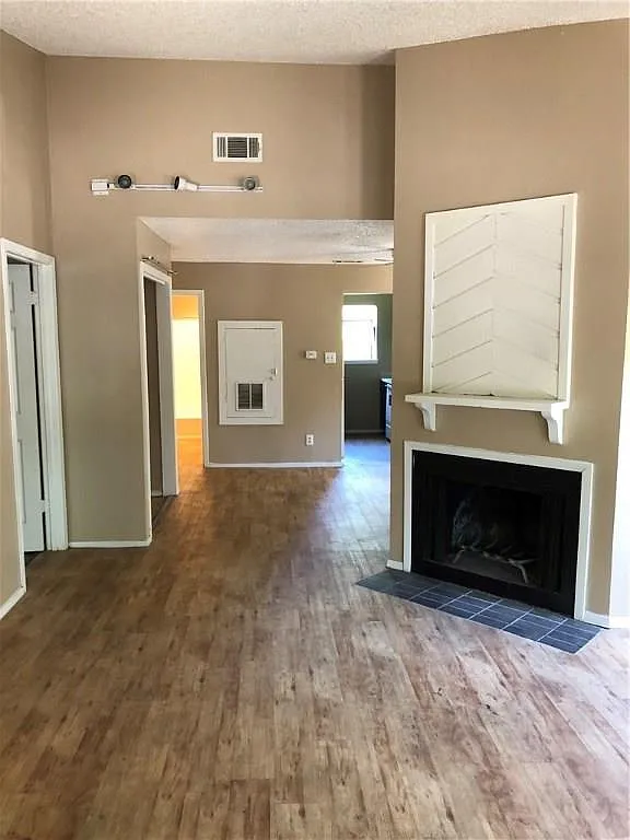 2 bed, 2.0 bath, 1025 sqft, $1,125 — Photo 2