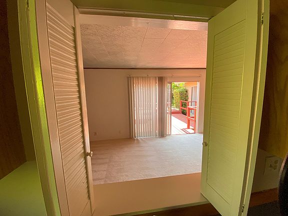 3rd image of 812 Hibiscus Ln