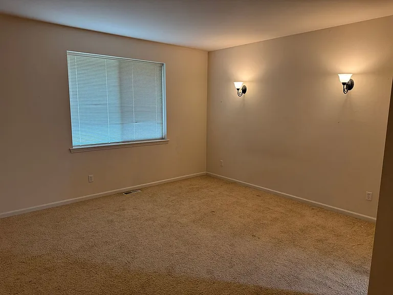 1707 E Ashford Way — Photo 5