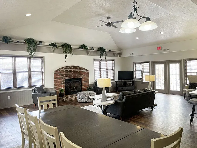 Brentwood Park Apartments — Photo 46