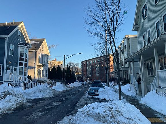 4th image of 37-59A Edgewood St Unit 59A