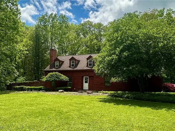 28 Wildfern Dr, Youngstown, OH 44505