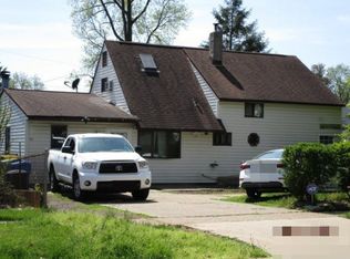 46 Holly Dr, Levittown, PA