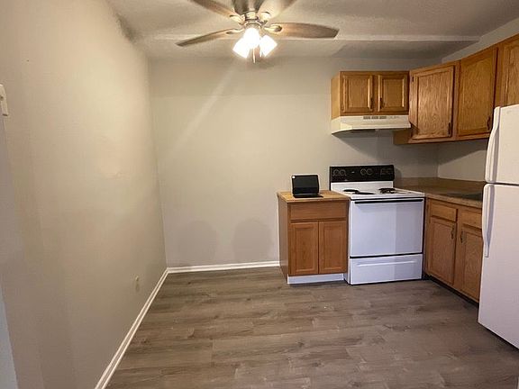 4th image of 3706 Greenwood Blvd #13