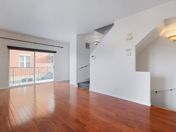 2nd image of 4530 S Woodlawn Ave Unit 801