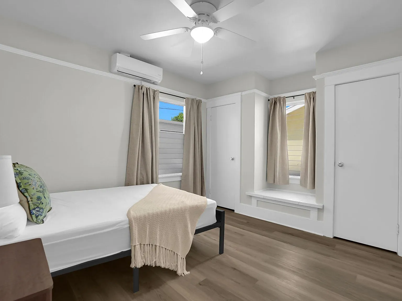 4 bed, 3.0 bath, 1400 sqft, $1,594 — Photo 1