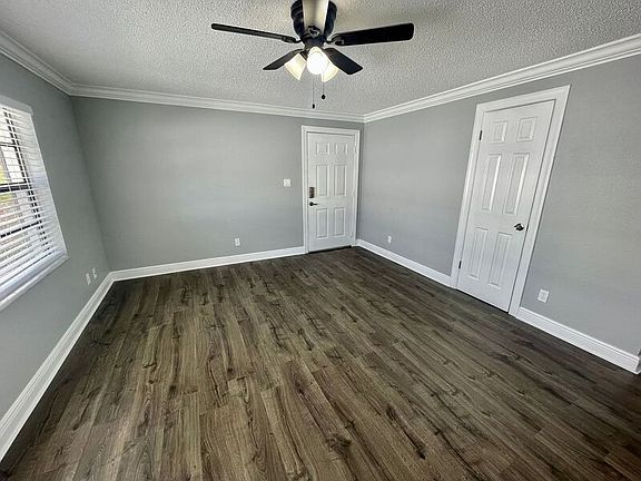 3rd image of 910 Alicia Ave APT 4C