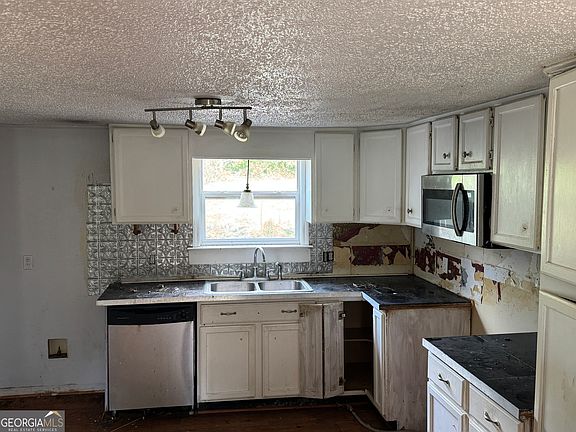 4th image of 2495 Graham Rd