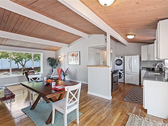 4th image of 18033 Occidental Ave S
