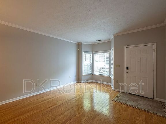 4th image of 2680 Pine Tree Rd NE APT 3