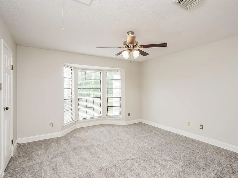 17263 Saturn Ln — Photo 10