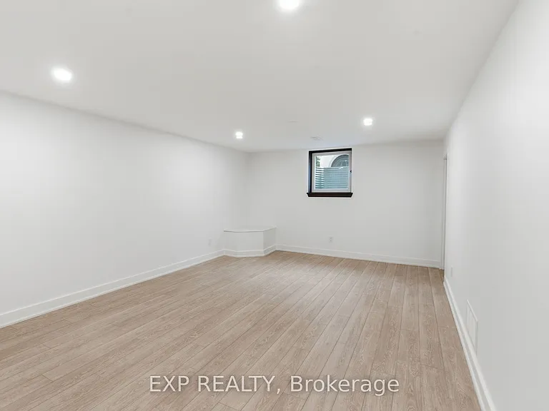 111 Riverside Dr N — Photo 5