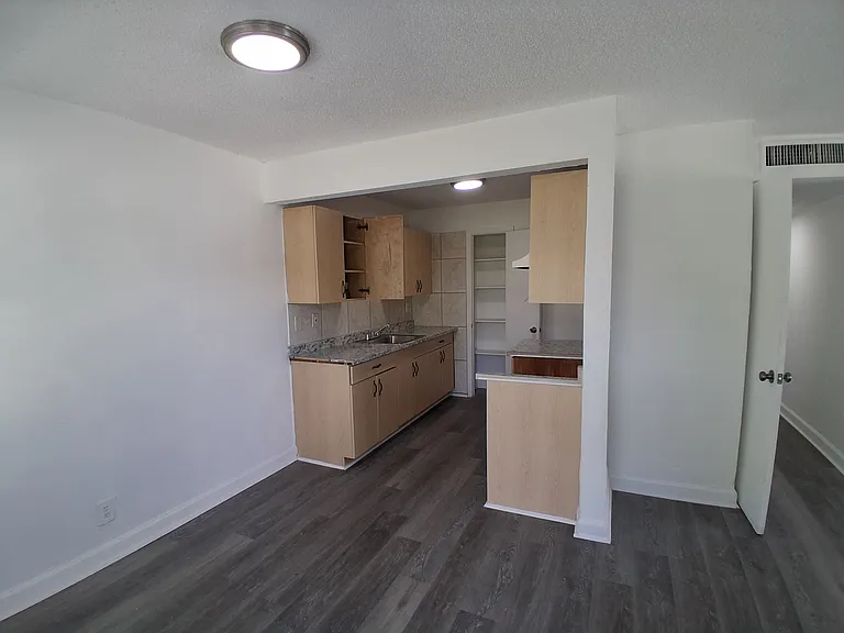 405 SW 13th Pl #112 — Photo 6