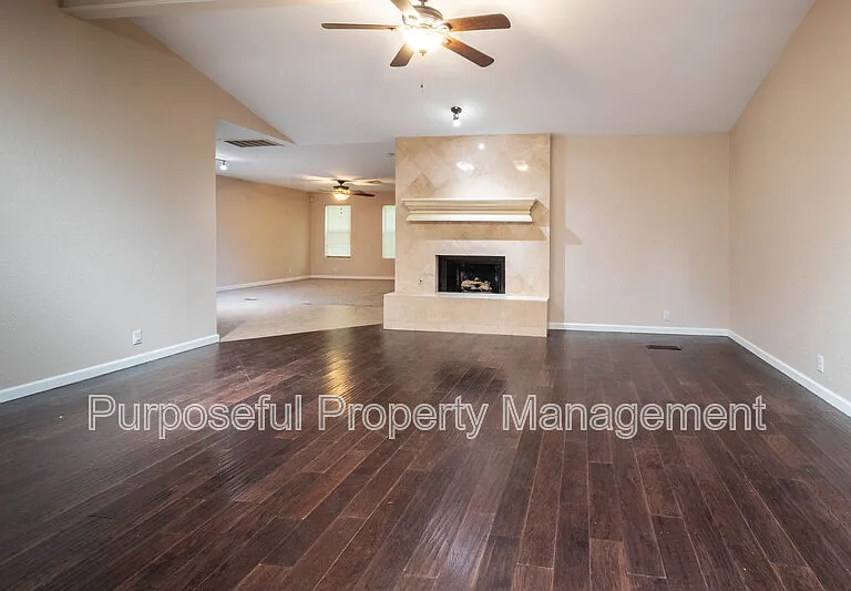 9204 Aaron Dr — Photo 5