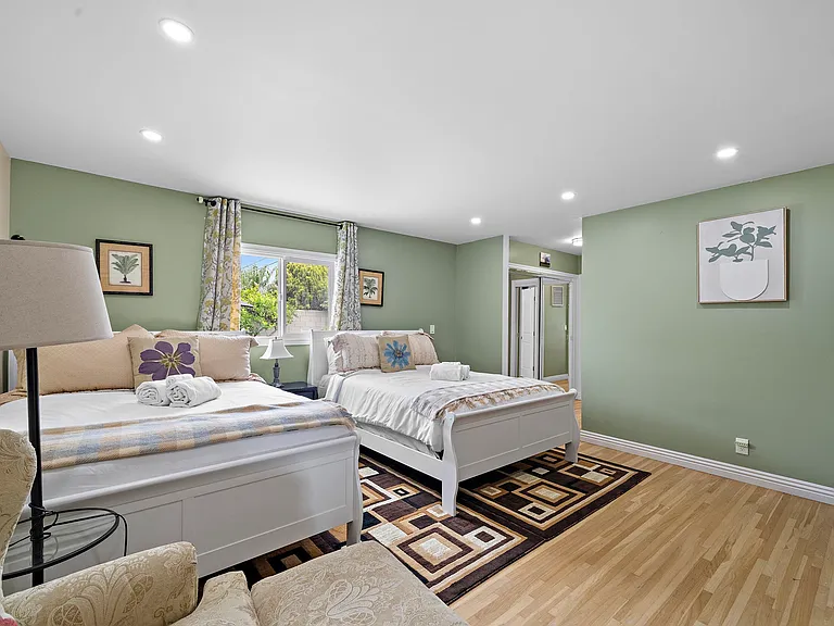 10422 Gilbert St — Photo 11