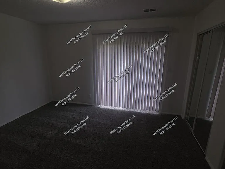 21 N Riley St — Photo 13