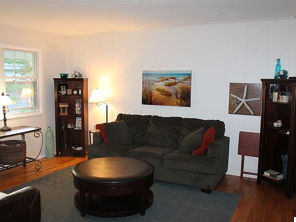 3rd image of 12 Deerleap Pl