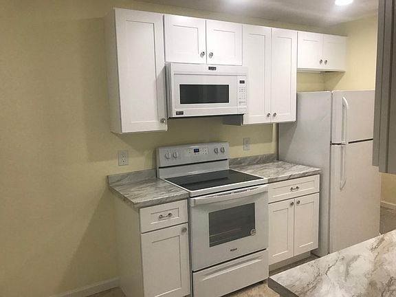 4th image of 766 E Fox Hills Dr #152
