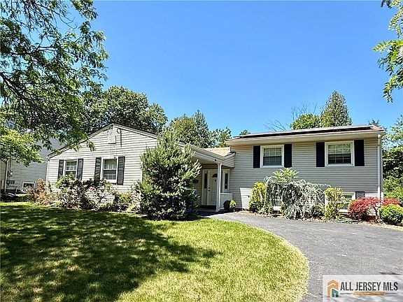 2nd image of 44 Drake Rd