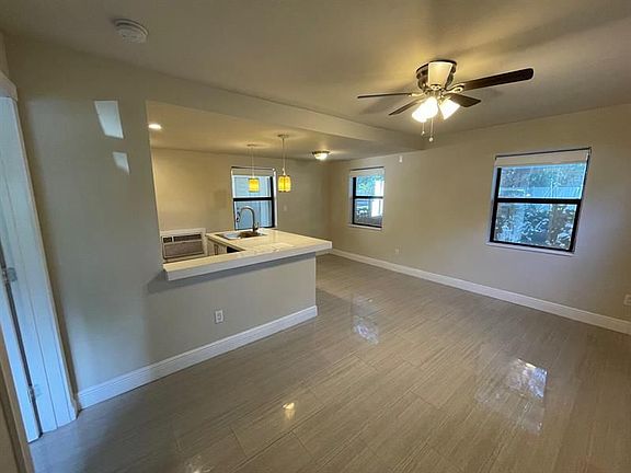 4th image of 112 NE 5th St APT 1