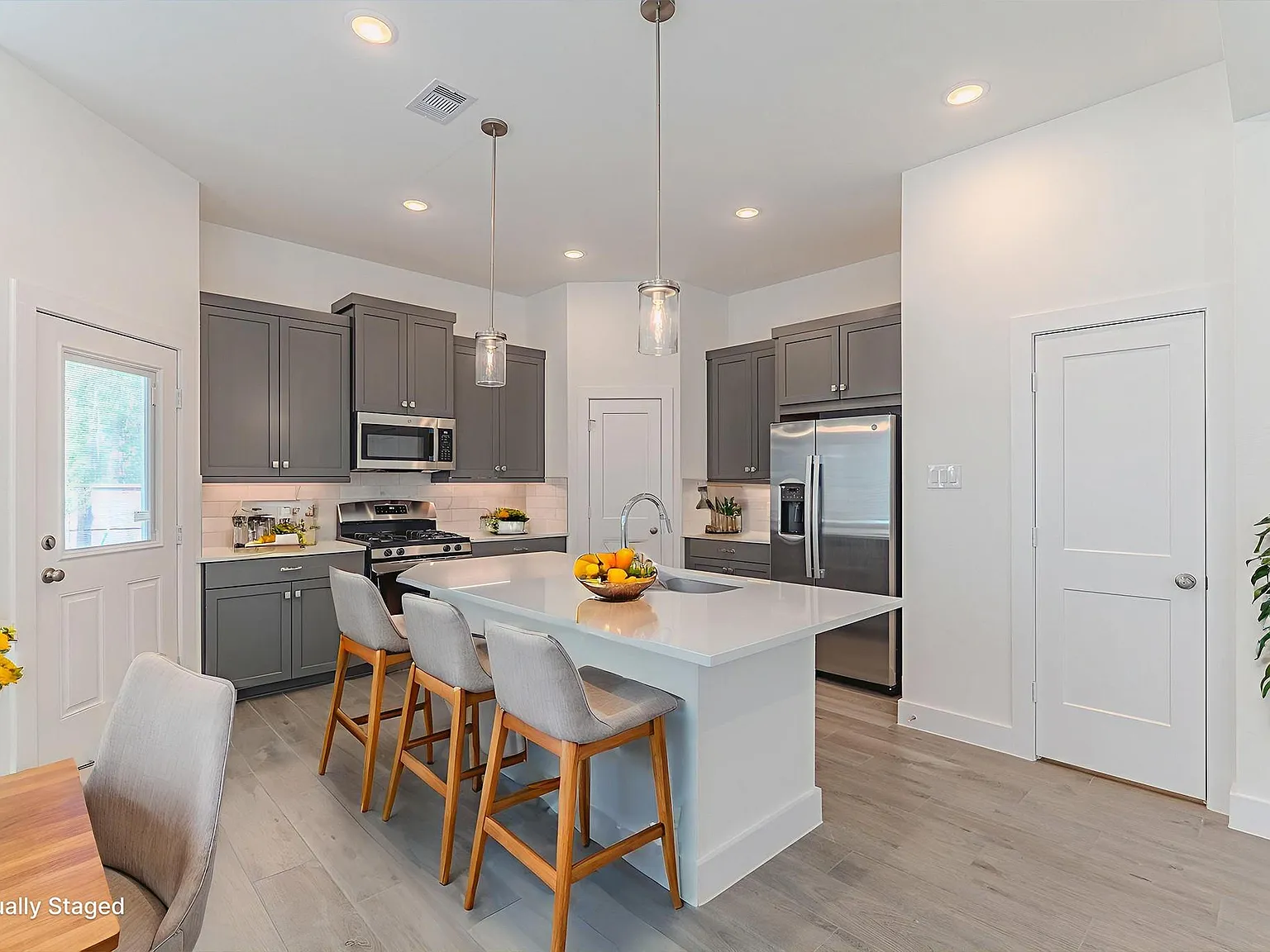 3 bed, 2.5 bath, 1710 sqft, $2,350 — Photo 3