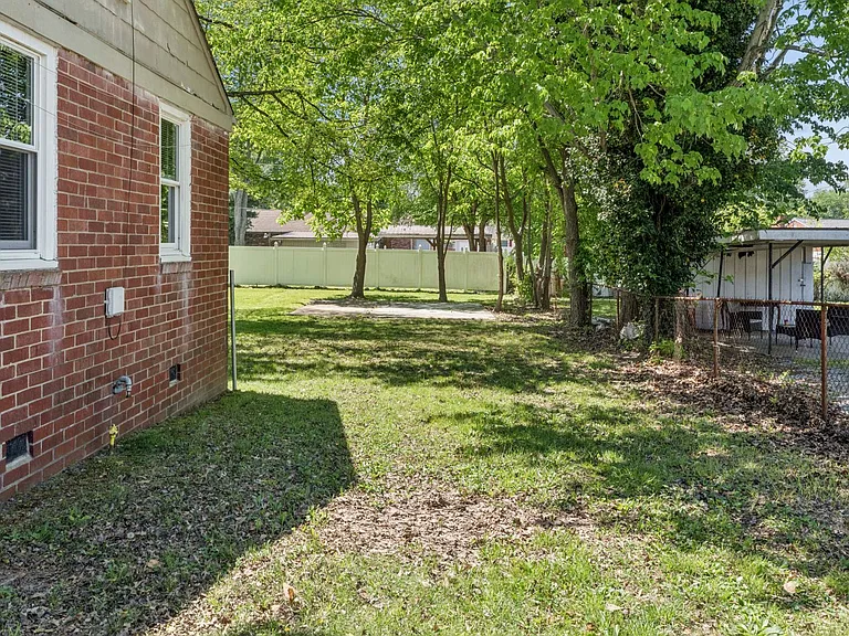2025 Sherwood Rd — Photo 20