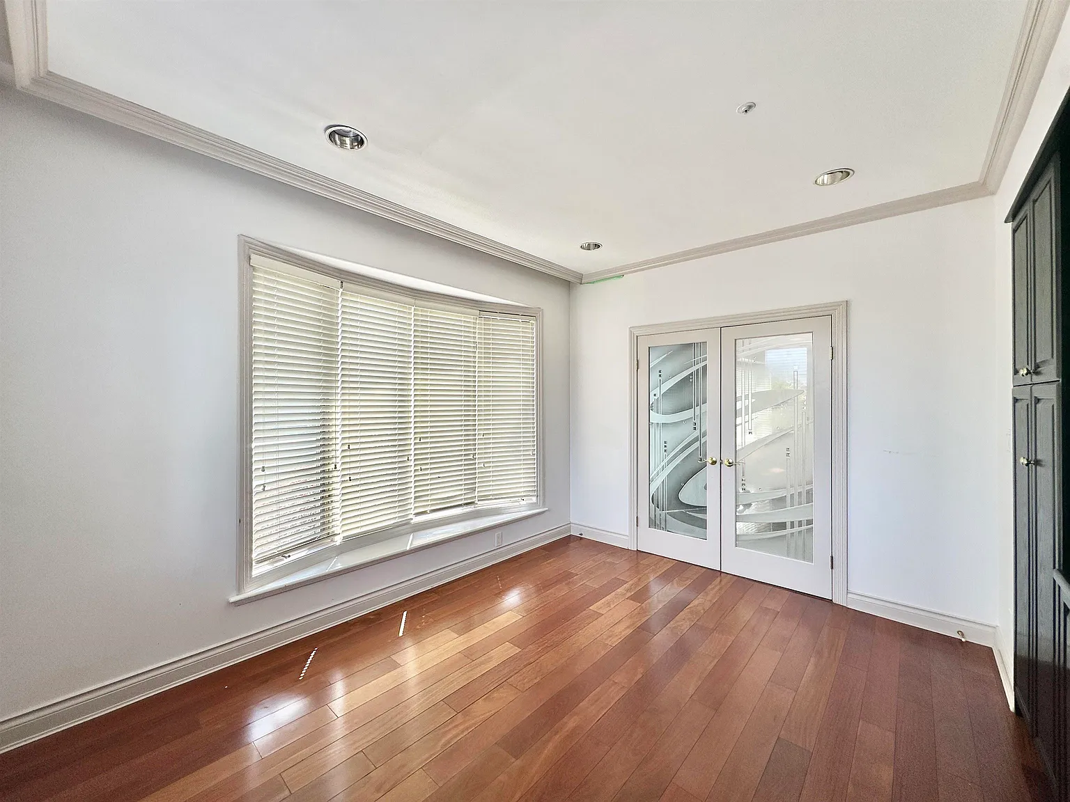 6 bed, 4939 sqft, $7,000 — Photo 3