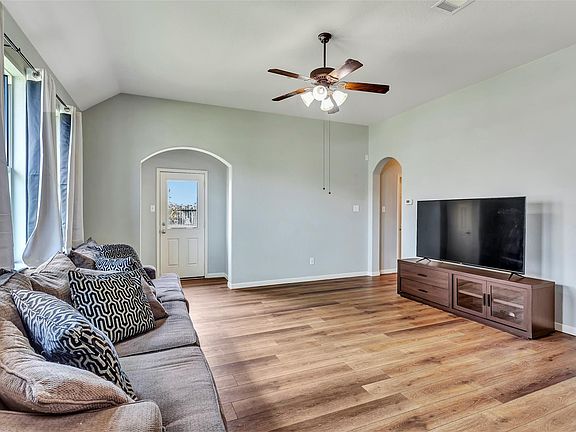 4th image of 2503 Saddlecreek