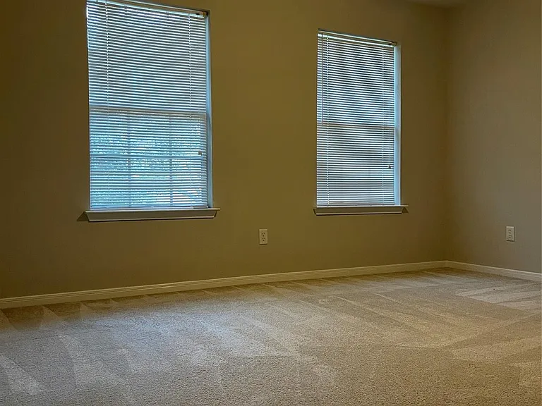 11215 Carriage Lake Dr — Photo 16