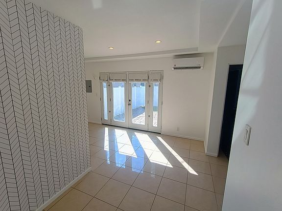 4th image of 8761 Jumilla Ave
