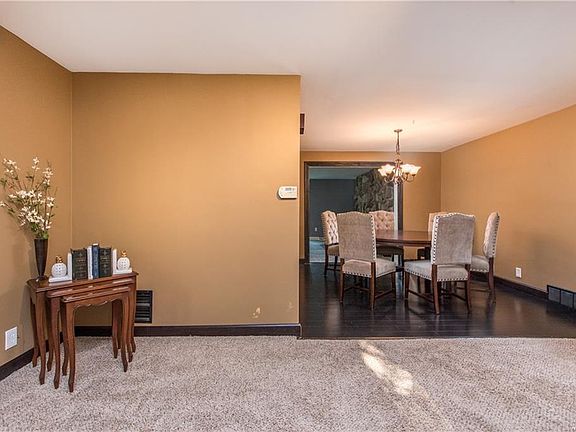 5th image of 248 Burroughs Dr