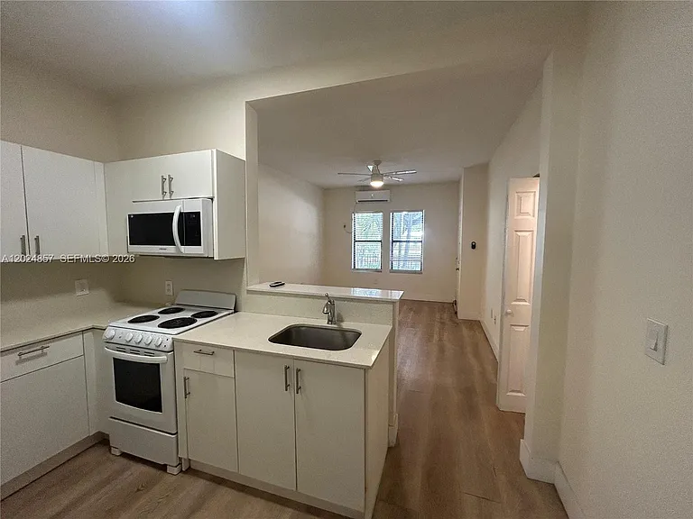2000 Monroe St #9 — Photo 6