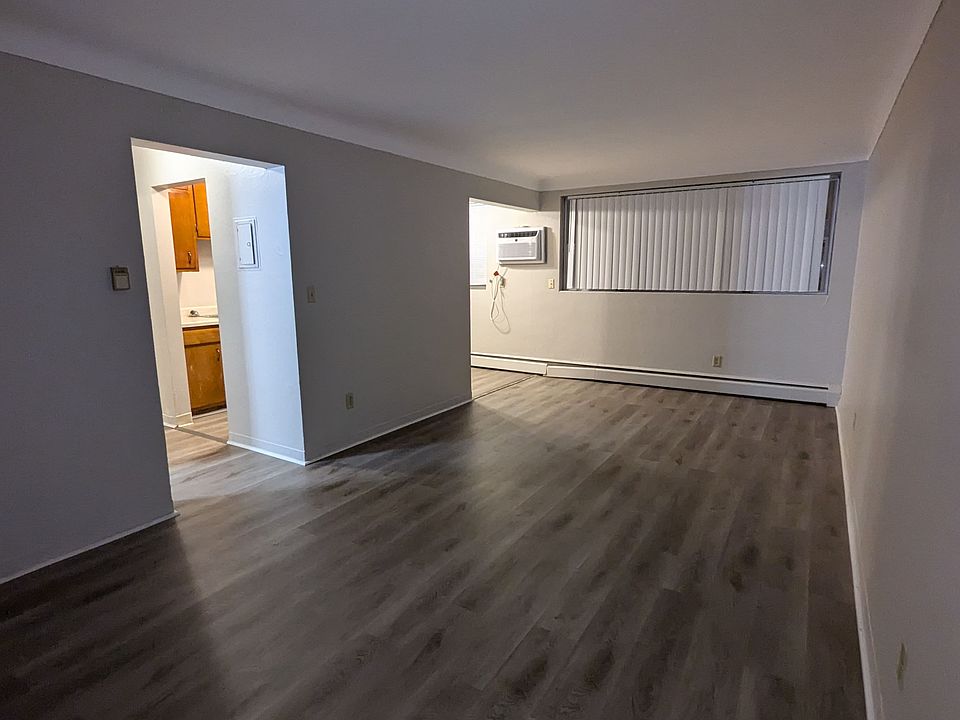 1st image of 400 Larpenteur Ave W #8