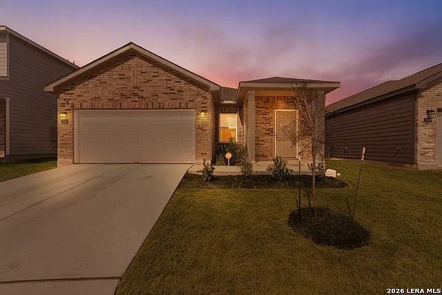 3 bed, 2.0 bath, 1402 sqft, $2,000 — Photo 4