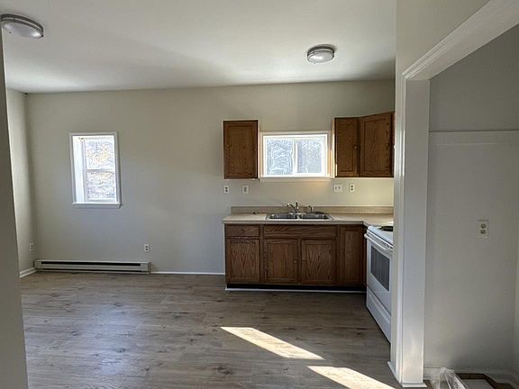 4th image of 400 Round Lake Rd Unit A