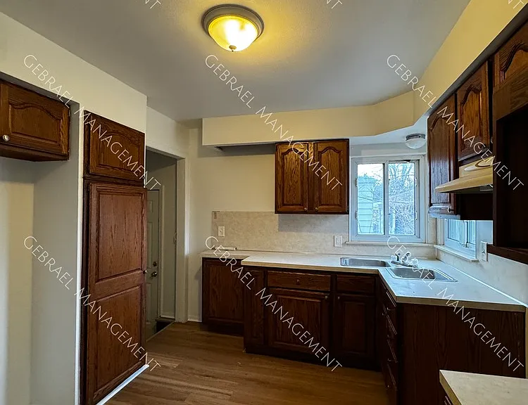 6062 Detroit St — Photo 9