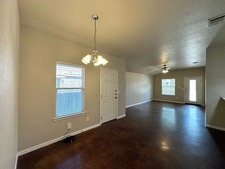 928 Maplewood St — Photo 14