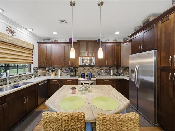 110 Riverwalk Cir E, Plantation, FL 33325