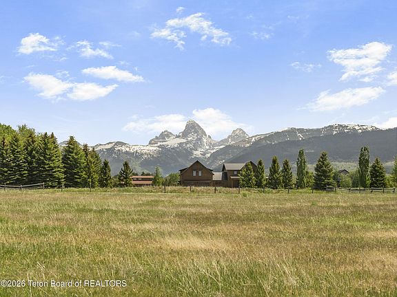 3rd image of 2575 Goldshire Dr