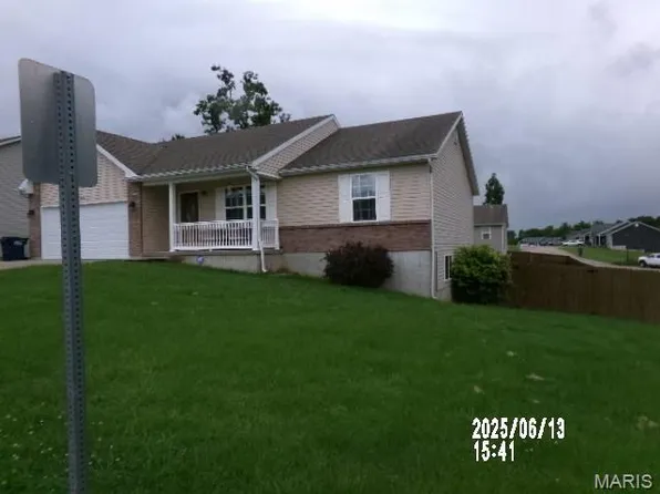 352 Cart Path Ln, Saint Clair, MO 63077