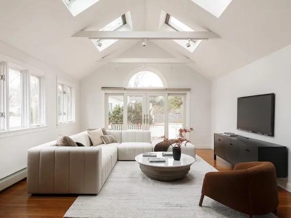 1321 Beacon St, Newton, MA 02468