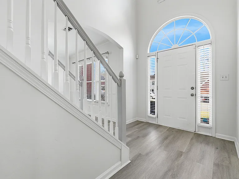 1150 River Overlook Dr — Photo 1