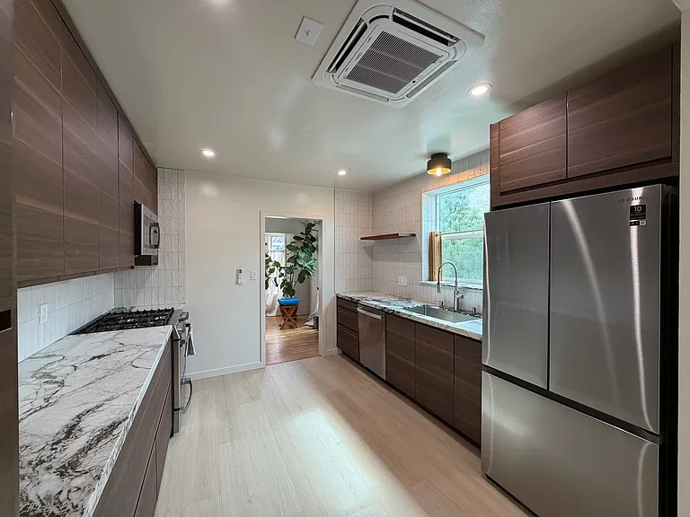 624 W Howard St #A — Photo 5