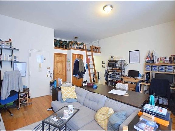 3rd image of 113 W 74th St APT 3r