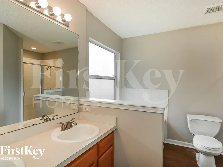 1220 Maclaren St — Photo 10