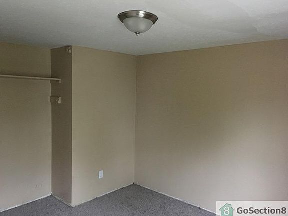 4th image of 960 S Central Dr